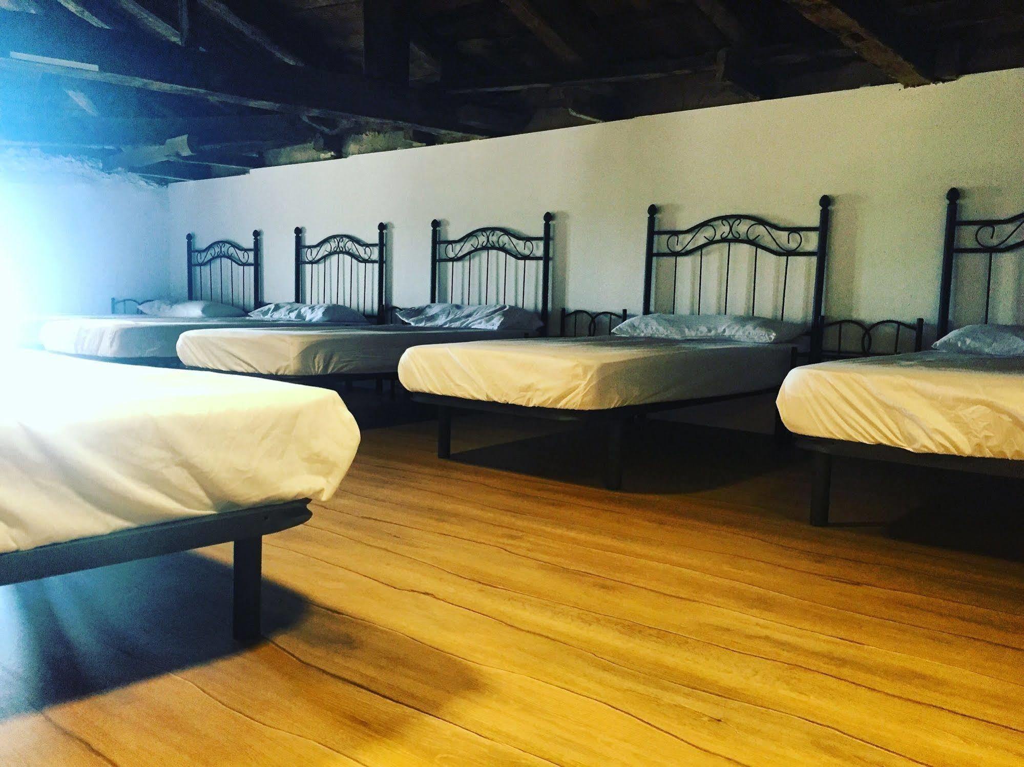 Albergue Rosalia / Pilgrim Hostel Castrojeriz Luaran gambar