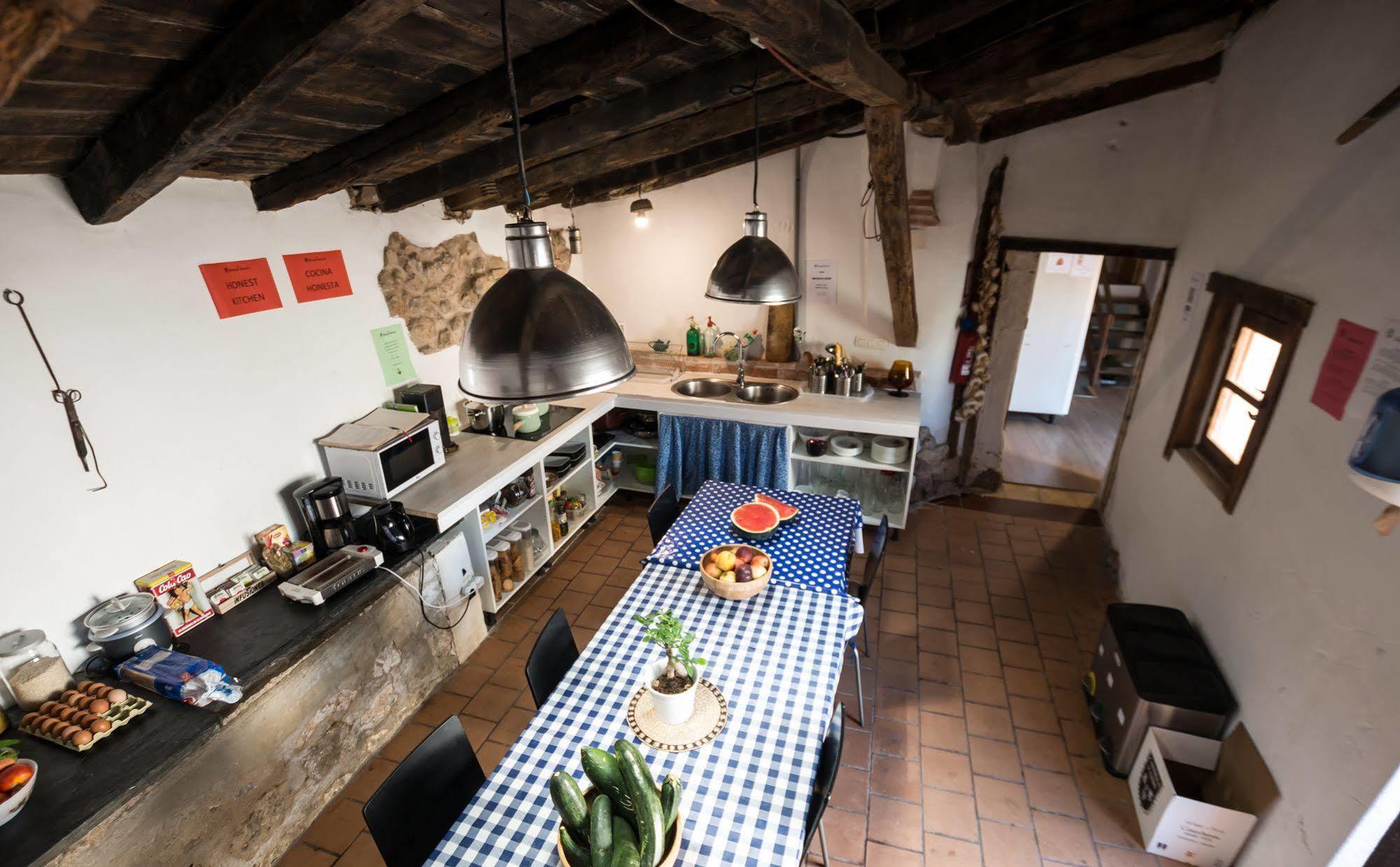 Albergue Rosalia / Pilgrim Hostel Castrojeriz Luaran gambar