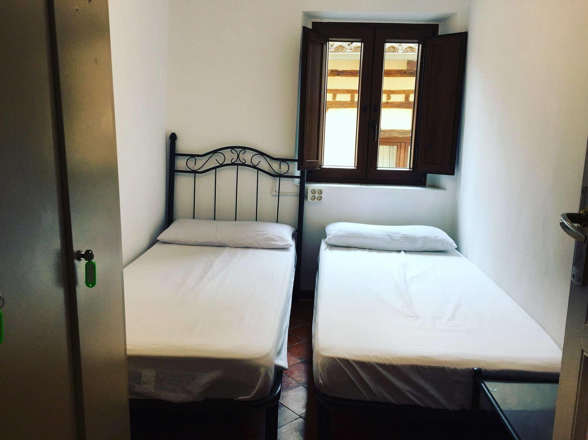 Albergue Rosalia / Pilgrim Hostel Castrojeriz Luaran gambar