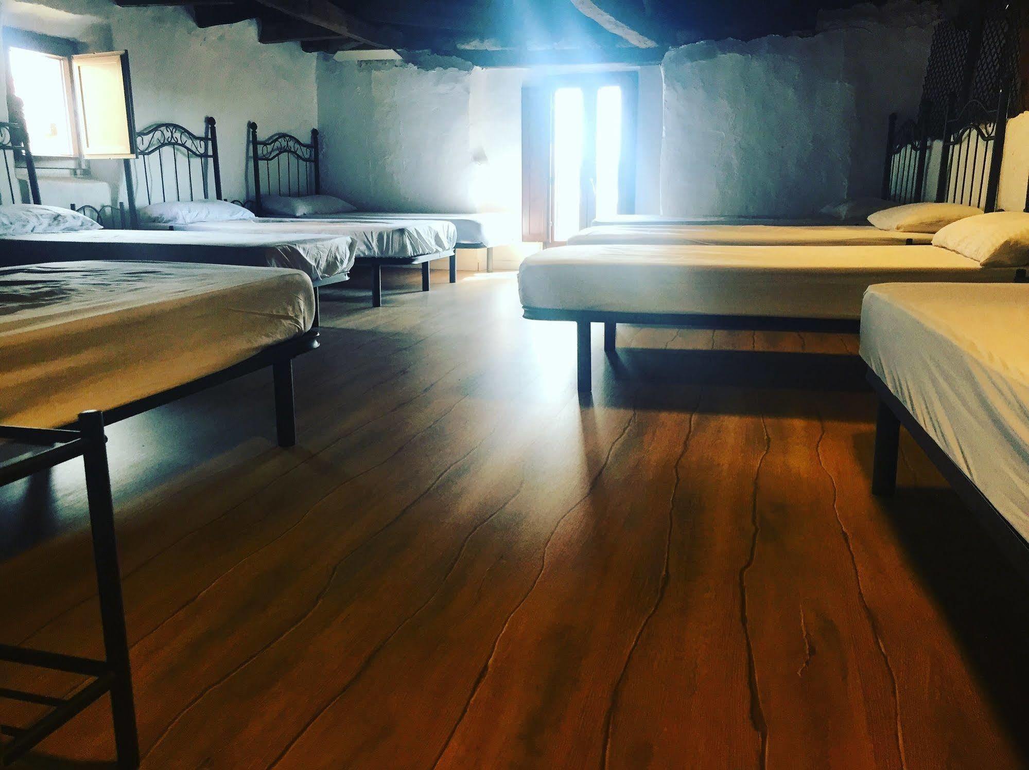Albergue Rosalia / Pilgrim Hostel Castrojeriz Luaran gambar
