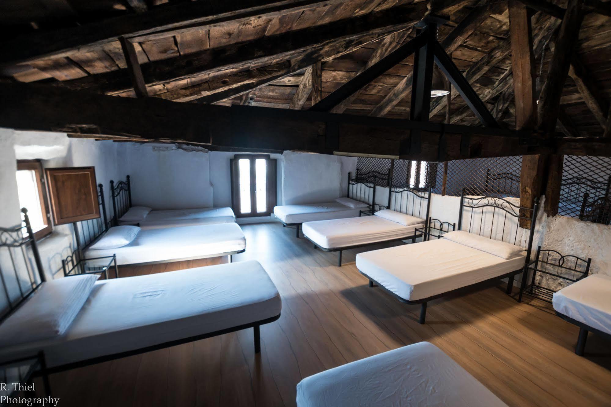 Albergue Rosalia / Pilgrim Hostel Castrojeriz Luaran gambar