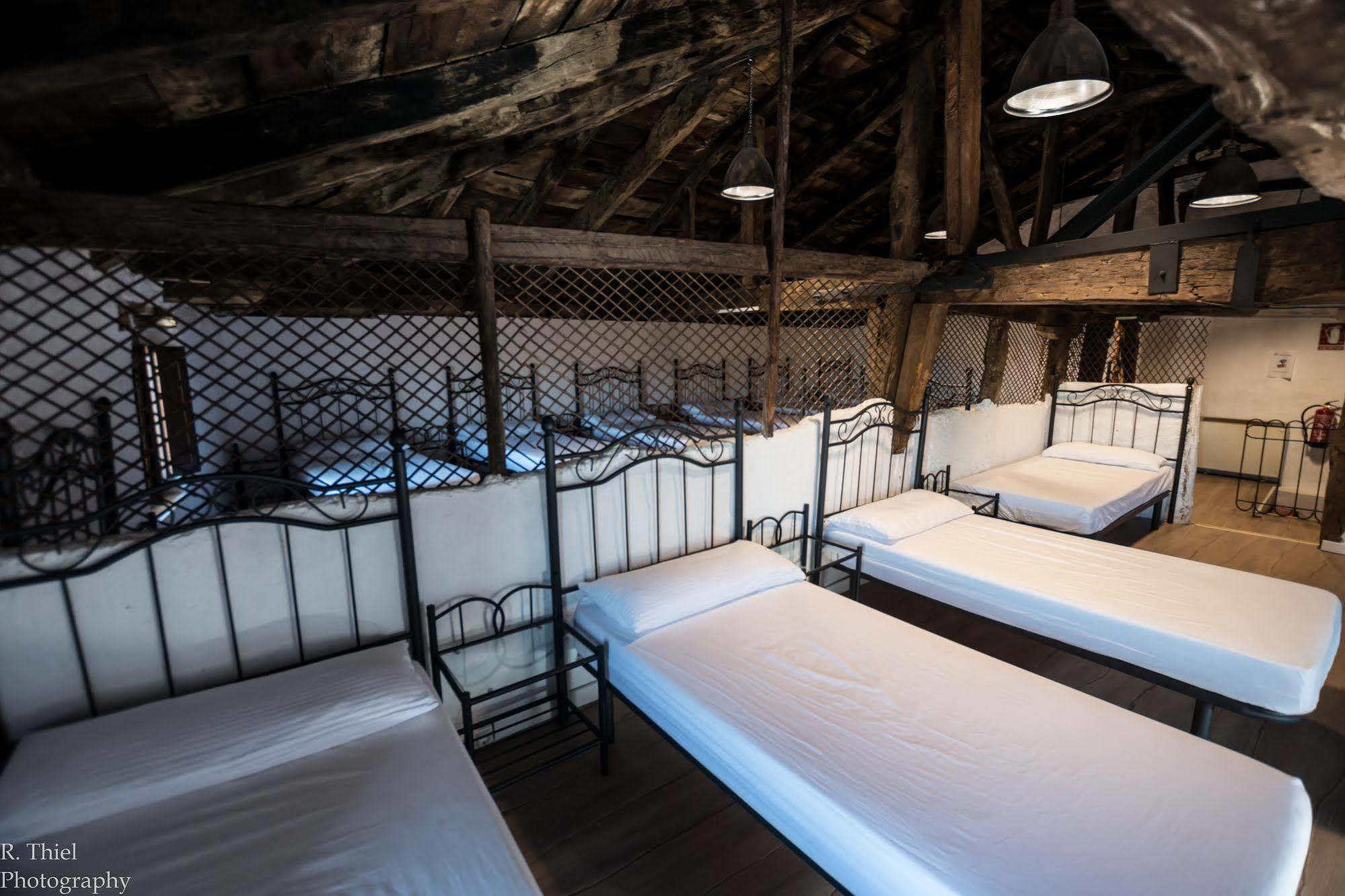 Albergue Rosalia / Pilgrim Hostel Castrojeriz Luaran gambar