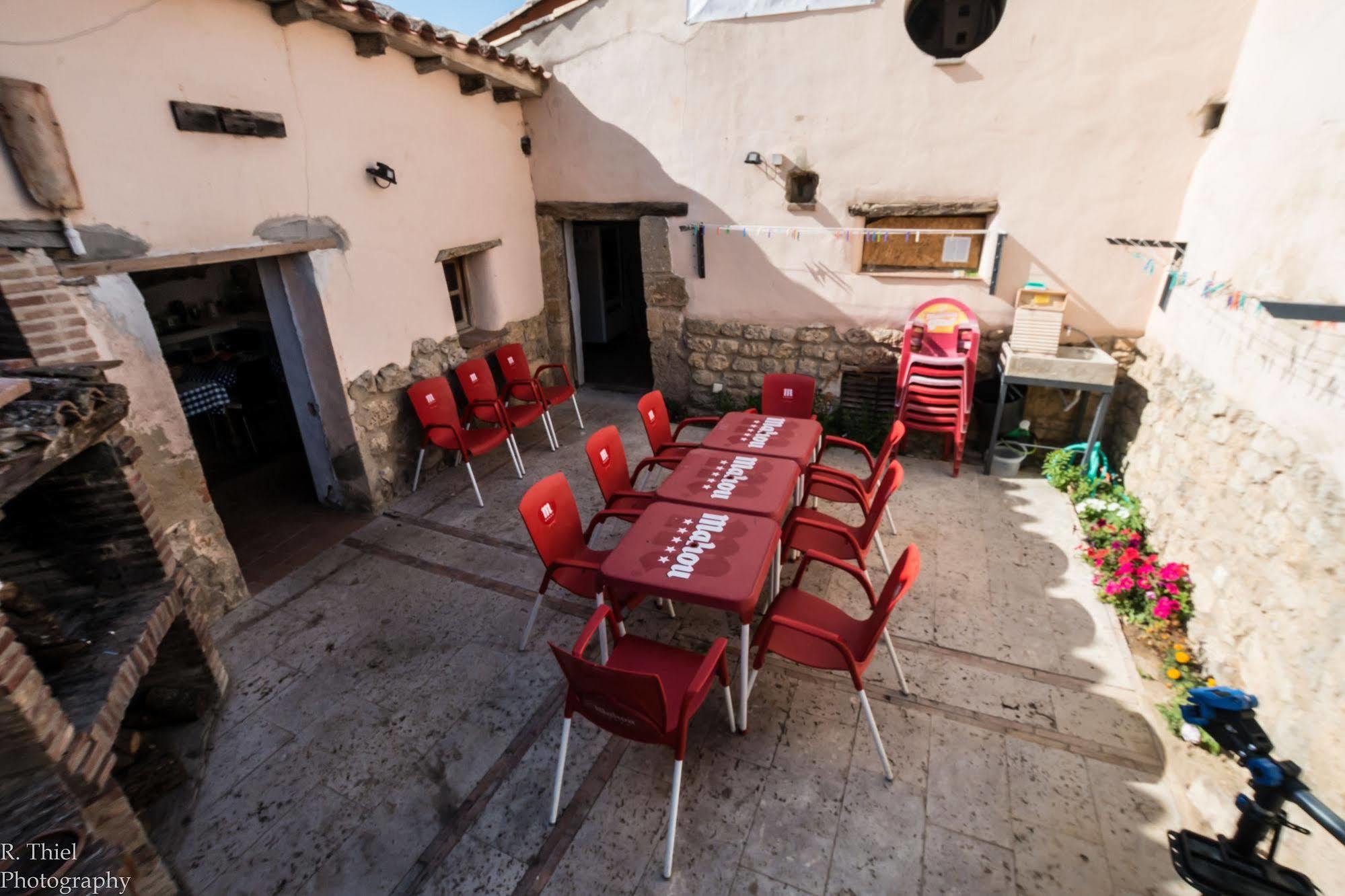 Albergue Rosalia / Pilgrim Hostel Castrojeriz Luaran gambar