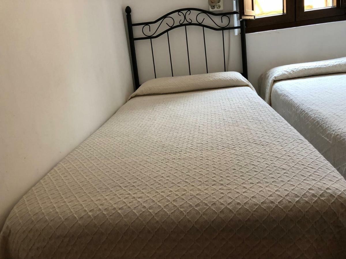 Albergue Rosalia / Pilgrim Hostel Castrojeriz Luaran gambar